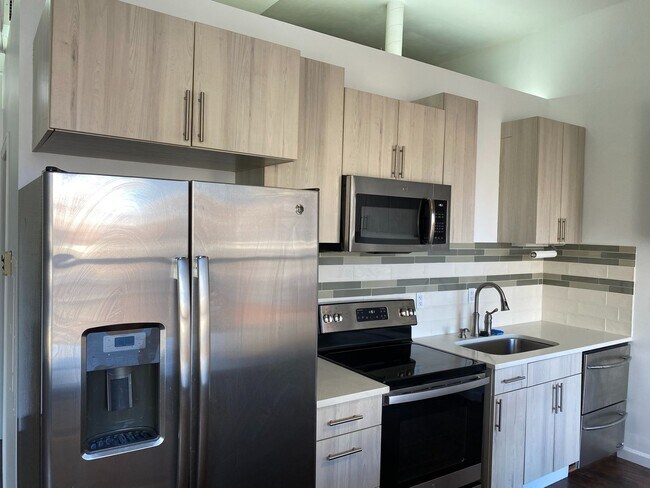 Foto del edificio - 2 Bedroom Downtown Denver Loft w/ Parking Spot! REST OF MAY FREE!