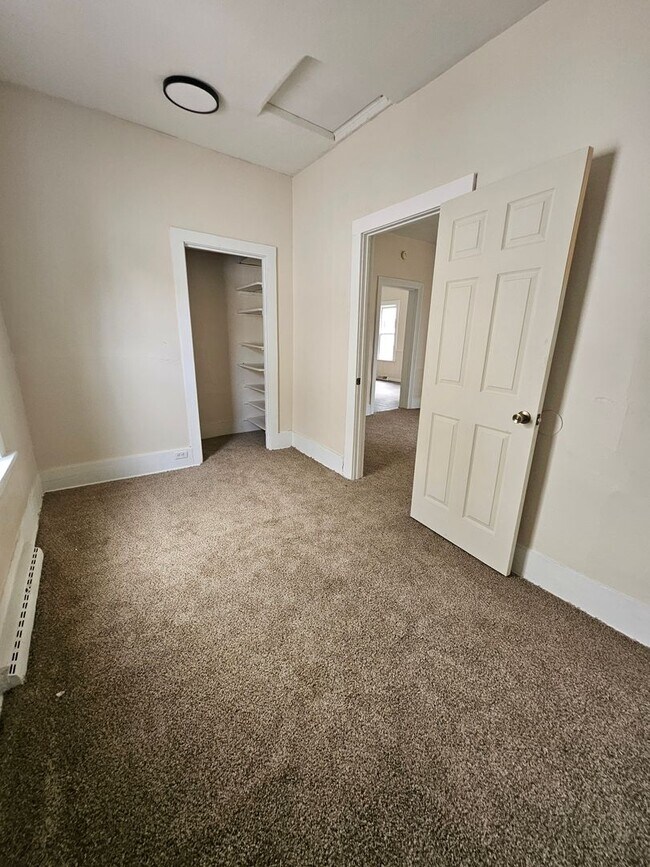 Foto del edificio - 4 bedroom single family home
