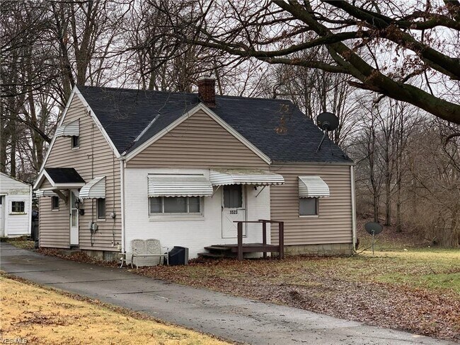 Building Photo - 1523 Weston Ave