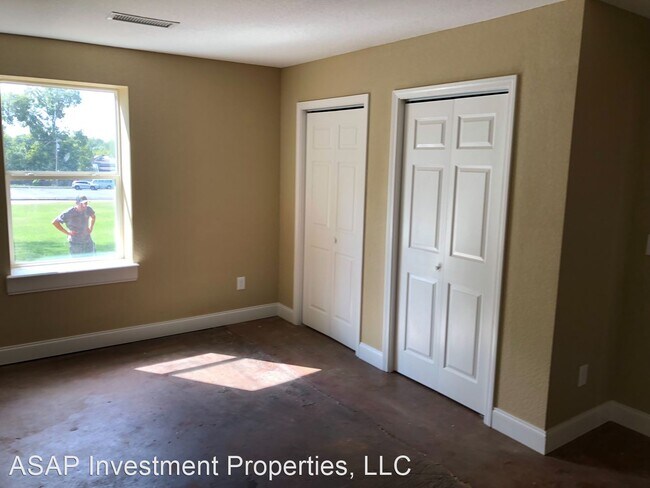 Foto del edificio - 3 br, 2 bath Apartment - 1212 Cedar