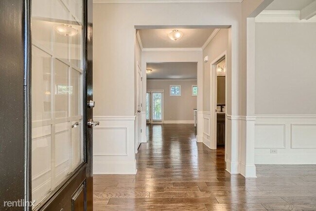 Foto del edificio - 4 br, 2.5 bath House - 6410 Country Lake R...