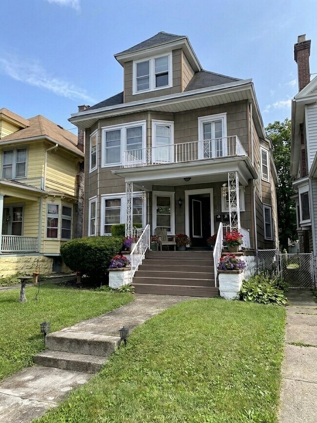 Building Photo - 126 Oxford Ave