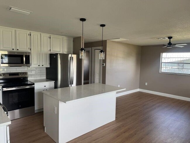 Foto del edificio - 4243 Tahiti Dr