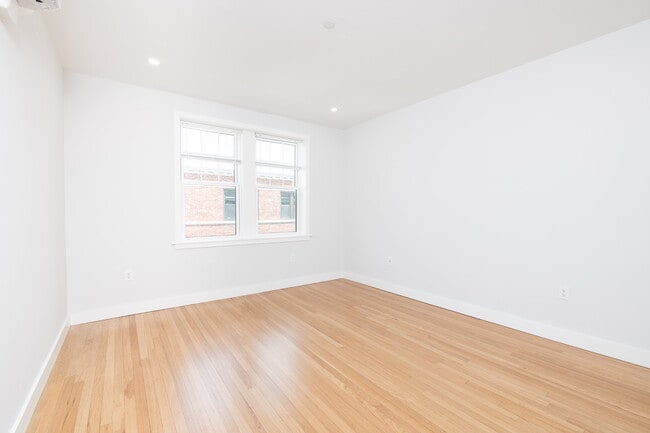 Building Photo - 17 A Forest St