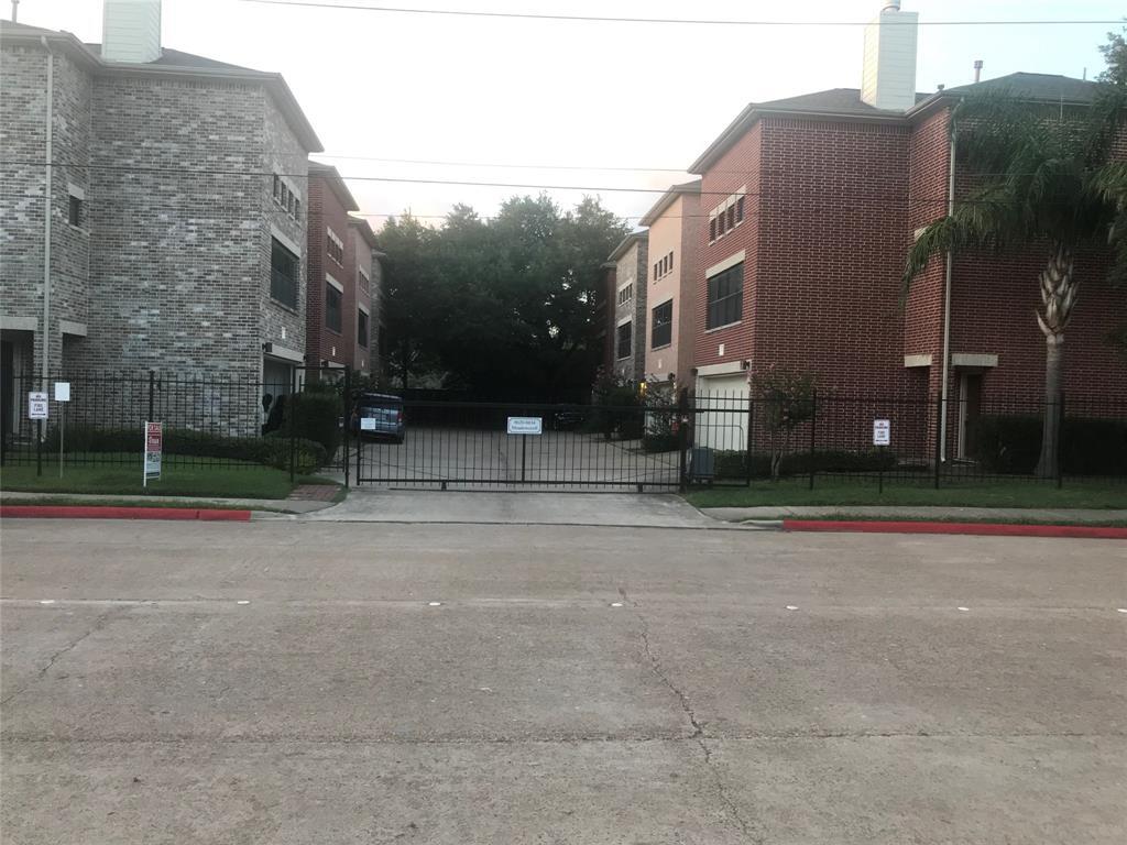 Foto principal - 8620 Meadowcroft Dr
