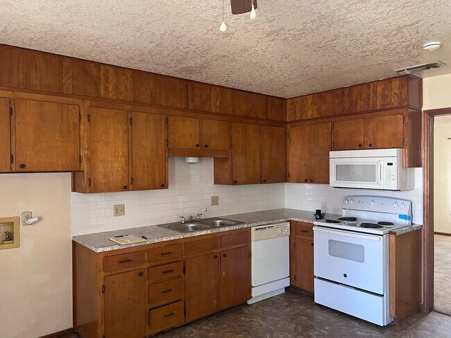 Foto del edificio - 2 bedroom/1 bathroom Duplex