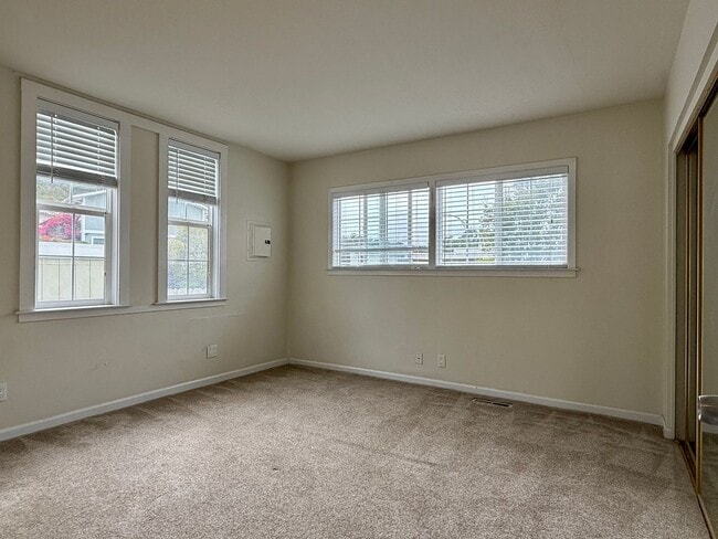 Building Photo - 142 Buchanan Dr