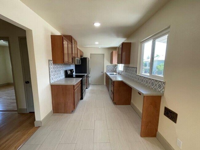 Building Photo - Tahoe Park 2 Bedroom