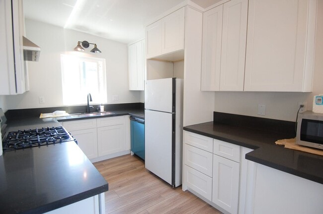 Building Photo - 234 W Marquita