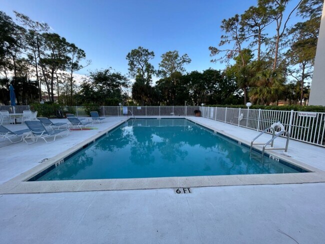 Foto del edificio - 481 Quail Forest Blvd