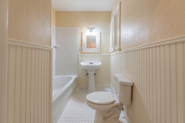 Building Photo - 112 E Norwood Ct