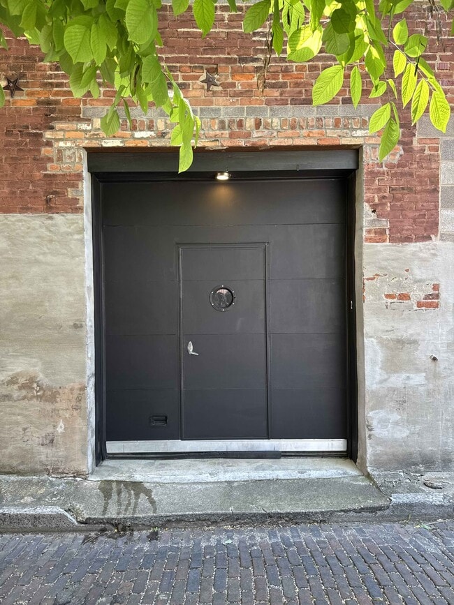 Building Photo - 1429 Elm St