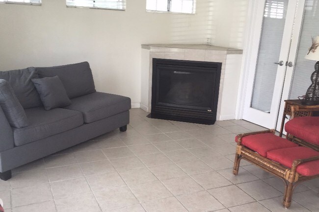 livingroom - 206 30th St