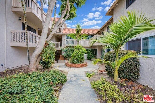 Foto del edificio - 2020 Graham Ave