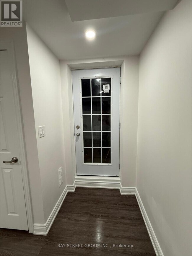 Photo du bâtiment - 68 St Joan of Arc Ave