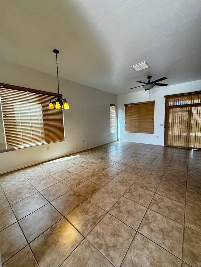 Foto del edificio - FOR RENT