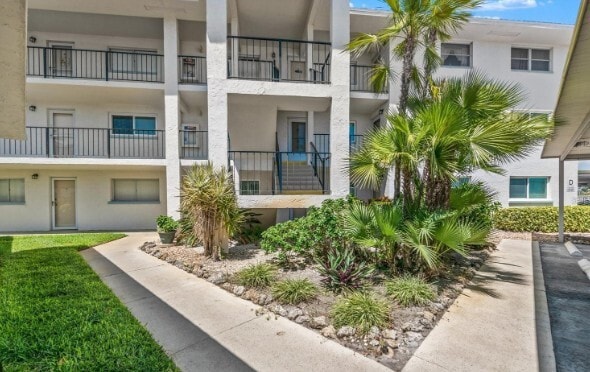 Building Photo - 708 S Tamiami Trl