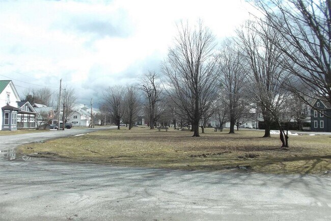 Foto del edificio - 104 Maple Park