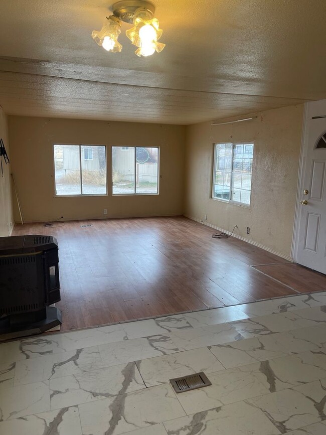 Building Photo - Singlewide trailer