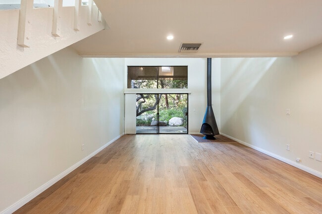 Foto del edificio - 4900 E Chapman Ave