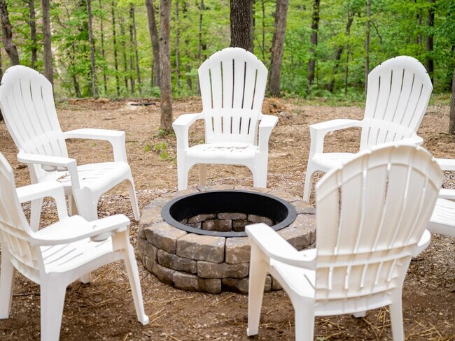 Building Photo - 16 Brompton Ln