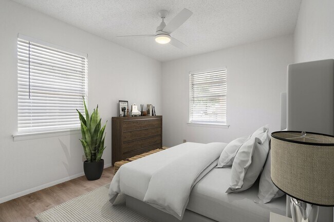 Building Photo - Freshly Renovated 3-Bedroom Duplex