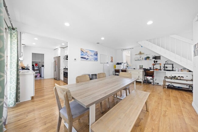 Foto del edificio - 17612 Webster Ave