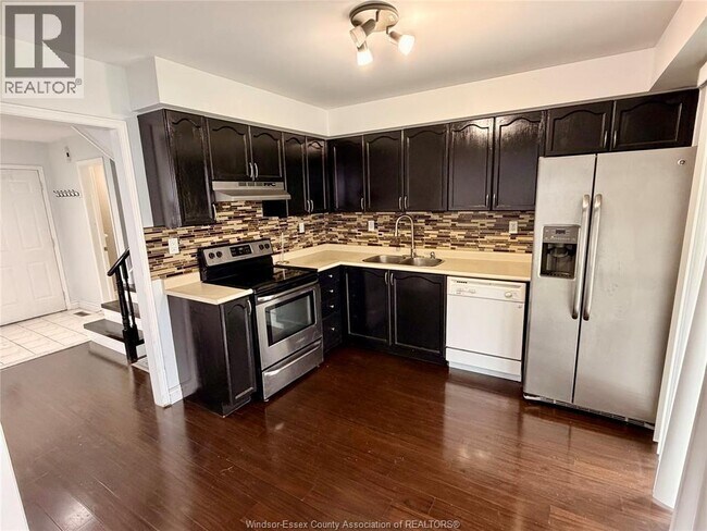 Building Photo - 1000 Peach Blossom Crescent