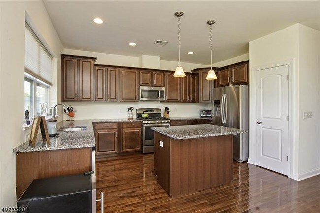 Foto del edificio - 36 Wild Iris Ln