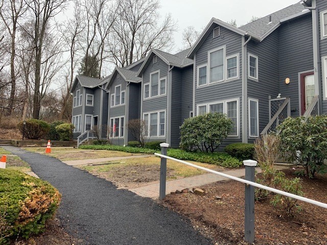 Building Photo - 29 Amity Pl