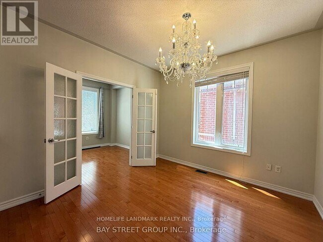 Photo du bâtiment - 12 Pexton Ave