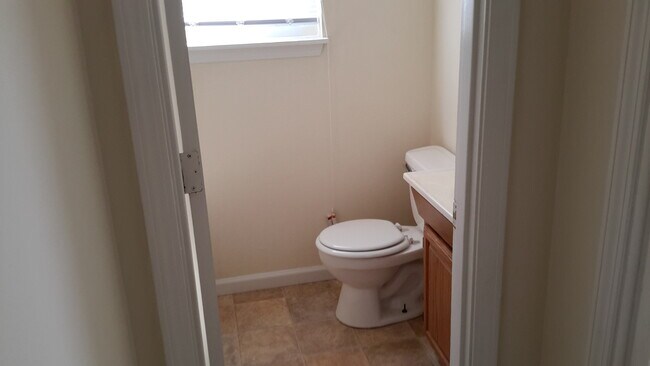 Building Photo - 746 Demaret Dr
