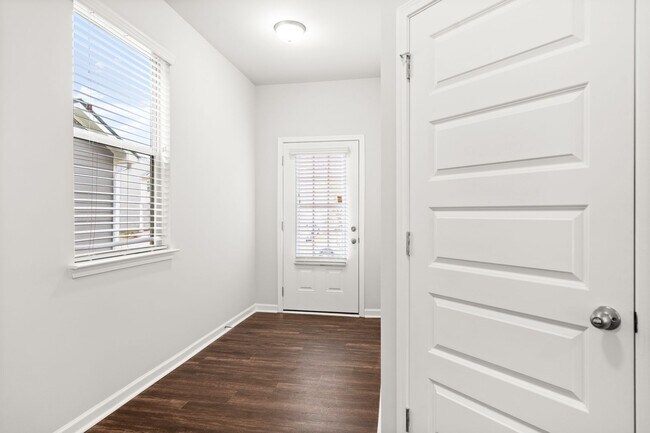 Foto del edificio - 4 Bed 2.5 Bath home in Gainesville!