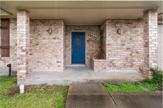 Building Photo - 13737 River Canyon Dr