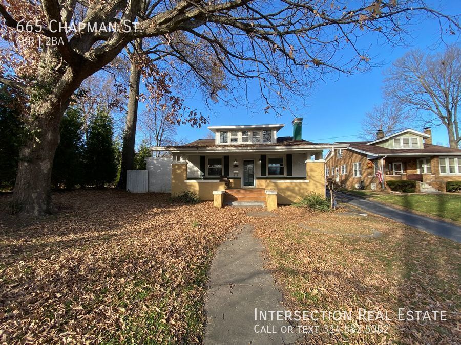 Cute Edwardsville Bungalow with Yard - Cute Edwardsville Bungalow  with Yard