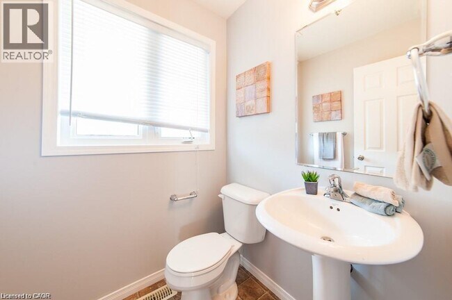 Photo du bâtiment - 680 Winterberry Ave