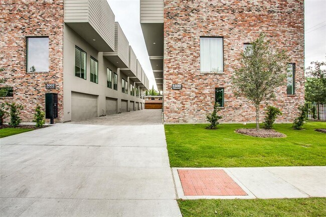 Building Photo - 1502 Bennett Ave