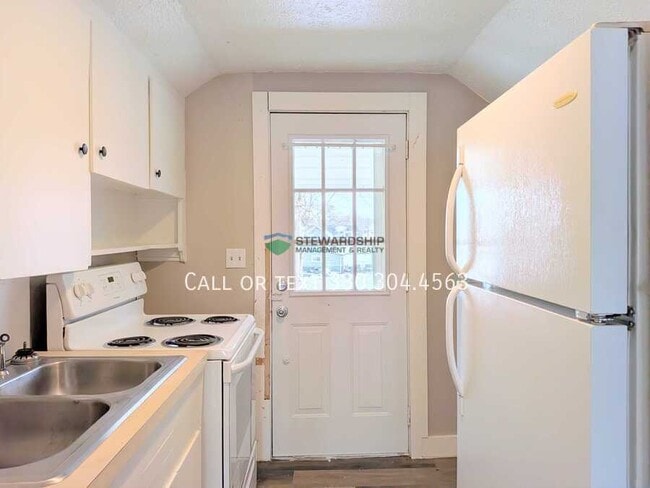 Building Photo - 133 Catherine St