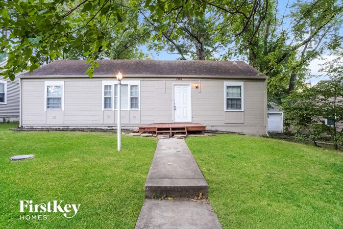Foto principal - 709 NE 45th Terrace