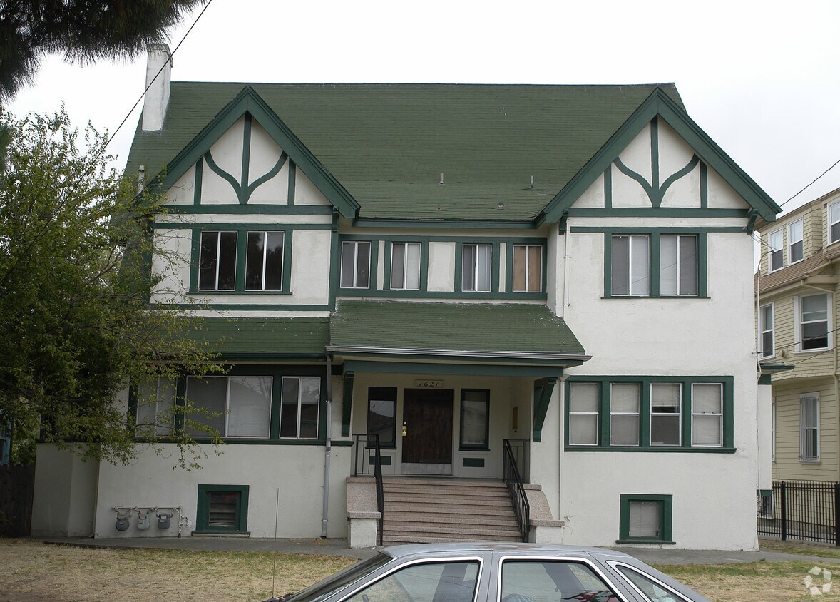 Building Photo - 1621 10th Ave