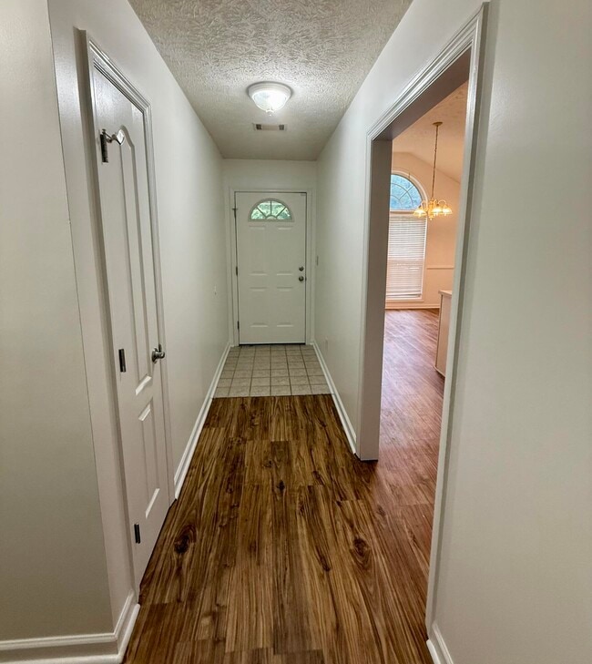 Building Photo - 812 Coronet Dr