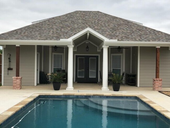 Con vistas a la piscina - 4275 Old Thomas Rd