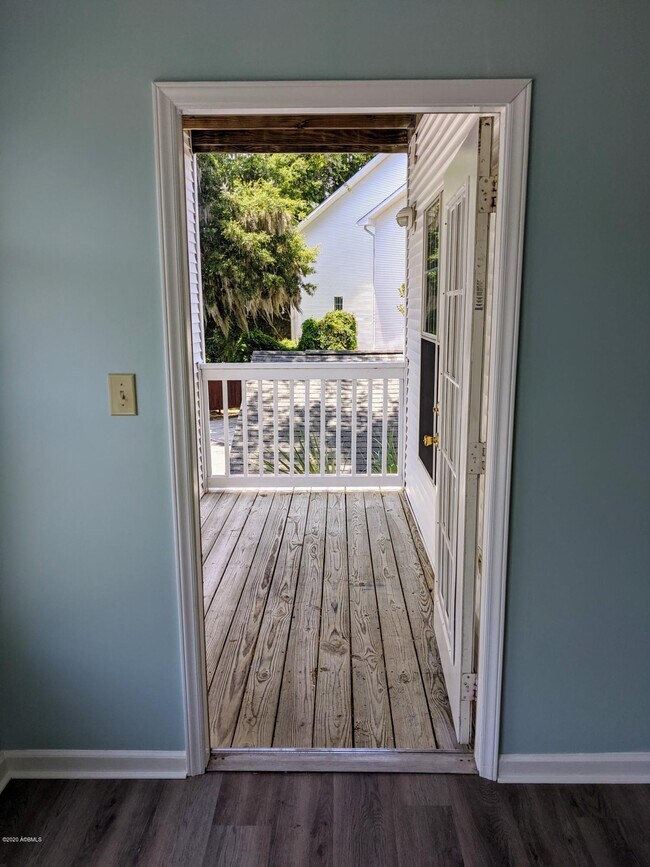 Building Photo - 1231 Ladys Island Dr