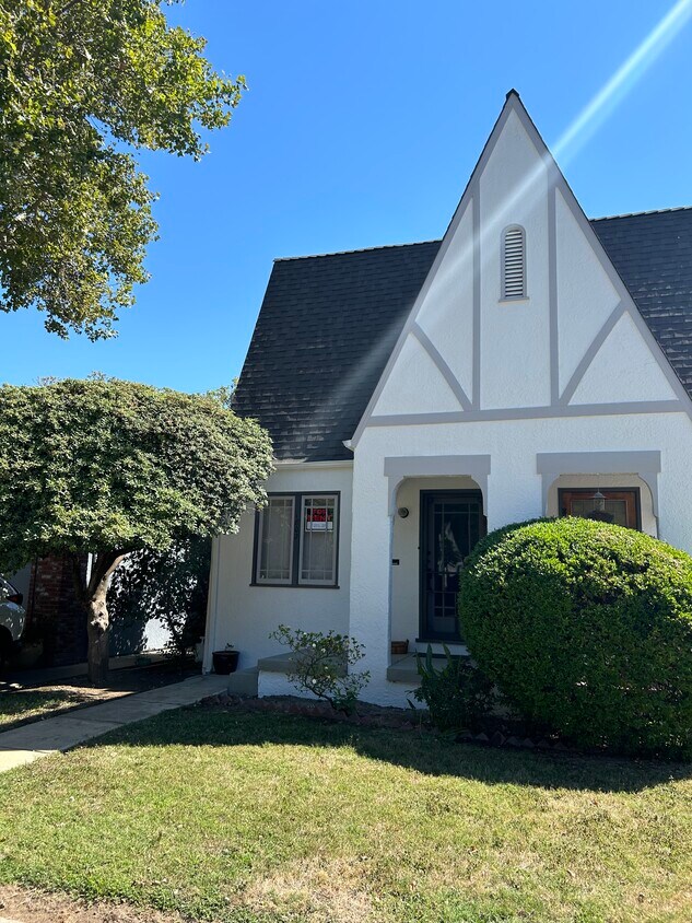 Primary Photo - 1802 Caramay Way