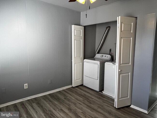 Foto del edificio - 11238 Cherry Hill Rd