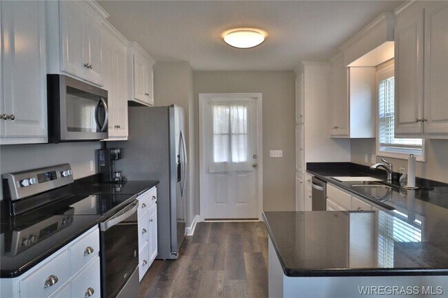 Foto del edificio - Available May!