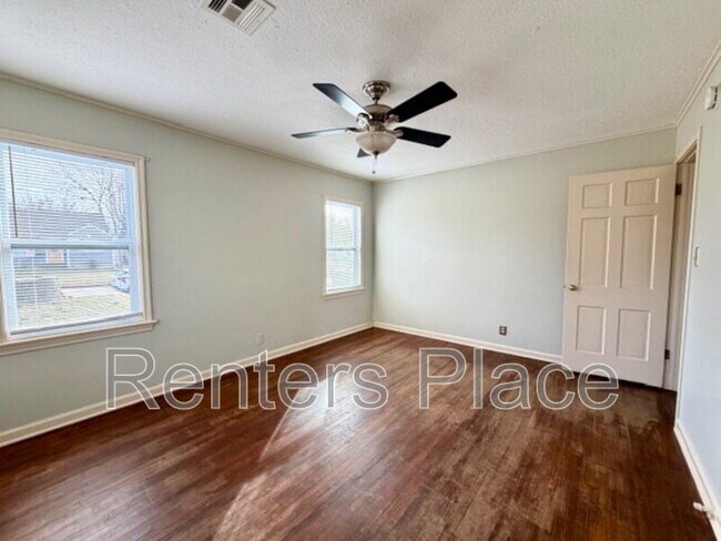 Foto del edificio - 4707 E 7th St