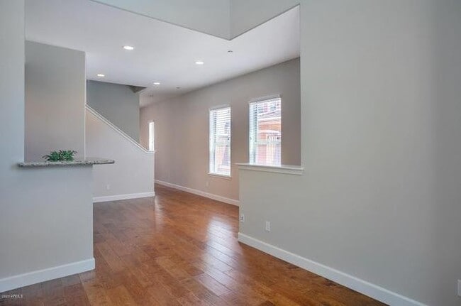 Building Photo - 617 S Roosevelt St