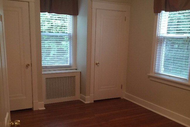 Foto del edificio - 2528 Beechwood Blvd