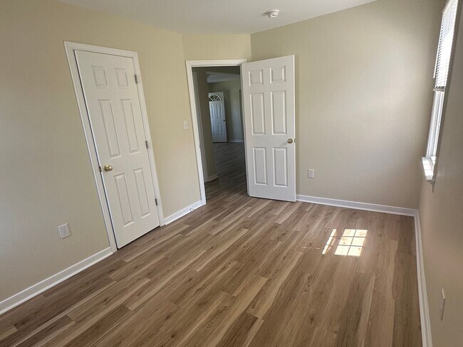Foto del edificio - 7082 Cornfield Ln